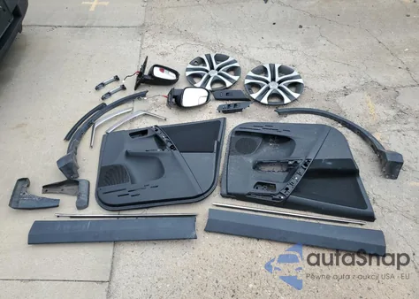 2016 Toyota Rav4 Le z USA, uszkodzony, nr VIN 2T3BFREV2GW508900